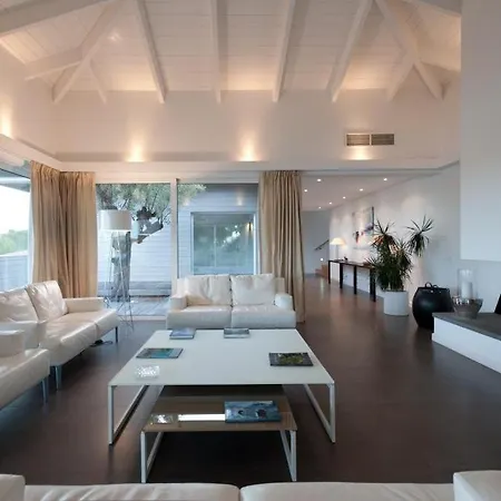 Villa Amazing 14 Guests With Private Poll